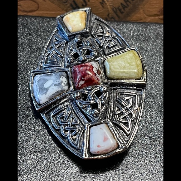 Celtic / Scottish Style Stone Brooch 🌺 Tau Miracle brooch - Picture 3 of 16